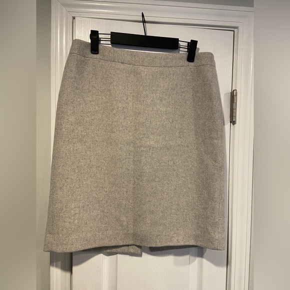 J. Crew Size 6 Light Gray Wool Blend Lined Pencil Mini Skirt Back Slit Zip Back - Picture 1 of 12